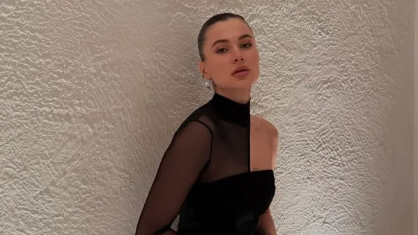 Смело и откровенно: любка динамовца покоряет сеть нарядами – она икона стиля