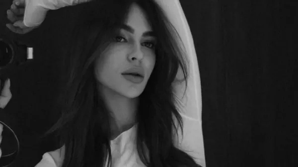 Свіжий вигляд: розкішна дівчина Шапаренка вразила усіх новою зачіскою – ефектні кадри