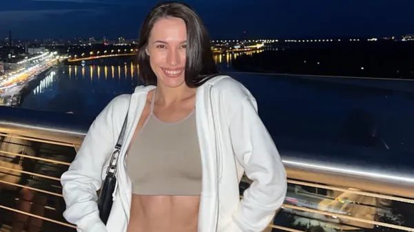 Українка Бризгіна у відвертій сукні підкорила камеру – надприродна краса