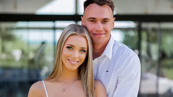 Гаряче видовище: ведуча Вереса влаштувала еротичне шоу в авто з українським голкіпером – вау