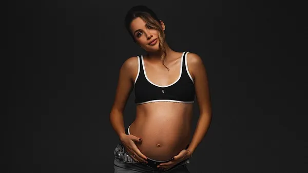 "Майже на фінішній прямій": Лелюк приголомшила ніжною зйомкою із животиком – вагітність із ризиками