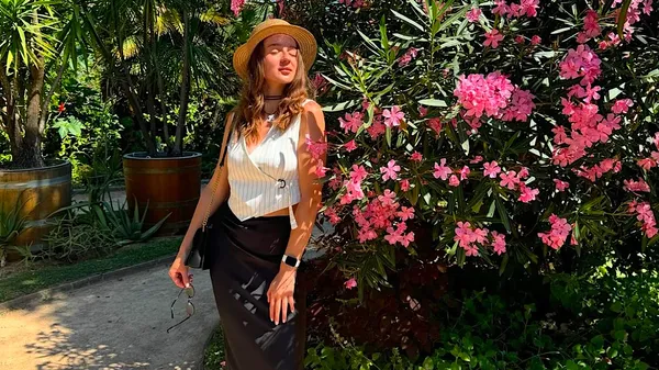 Теплые мгновения дома: Михайленко, беременная жена и радостная собака