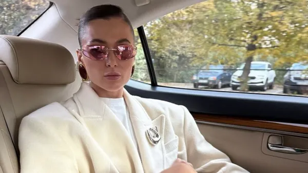 Друга половинка Дубінчака у сміливому міні: елегантність і нескінченні ніжки – безмежна краса