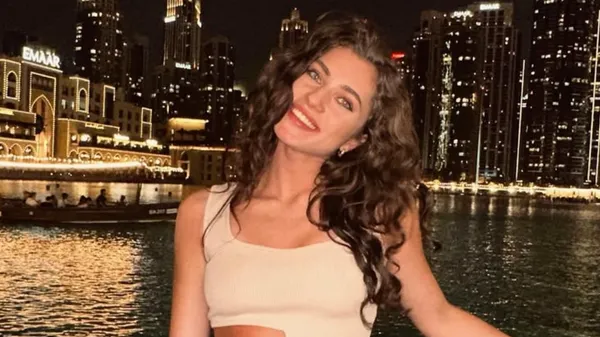 Яркая брюнетка Дидыка восхищает своей нежностью и красотой – футболисту повезло с ней