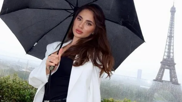 Грация и жаркие изгибы: избранница звезды Шахтера сводит сеть с ума, дефилируя по столице