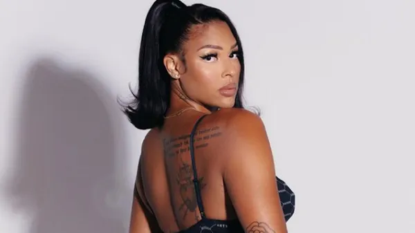 Потрясающая звезда баскетбола показала горячие изгибы в сауне: минимум одежды – максимум откровенности