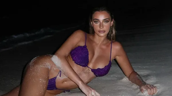 Гаряча сестра зірки Інтера та любка гравця Ювентуса провокує оголеним декольте на межі фолу – фото