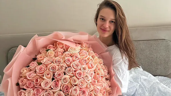 Святкові 23: любка Брагару оточена любов’ю, квітами та сюрпризами – розкішний день народження