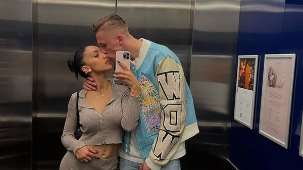 Марокканська модель вкрала серце екс-кіпера Челсі – зробив пропозицію красуні на райському острові