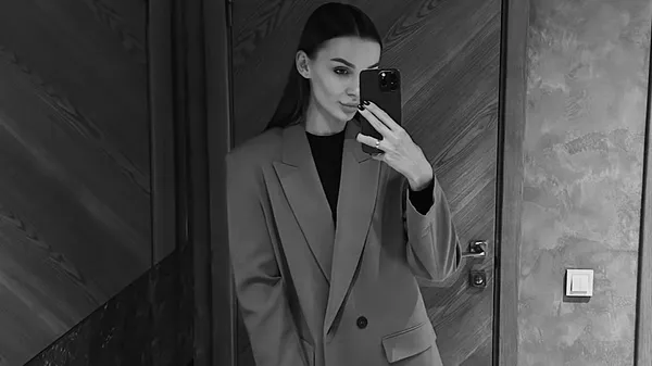 Шик і магія в одному: погляд другої половинки гравця Металіста 1925 заворожує