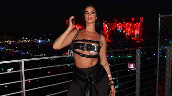 Інтенсивне тренування у залі залишило зірку ЧС у Катарі без сил – вона традиційно спокушає формами