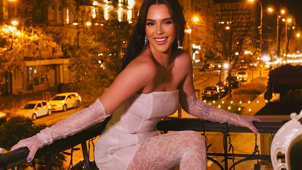 "Его любимая лазанья": секси-брюнетка балует Герреро – игрок взял ее с ребенком