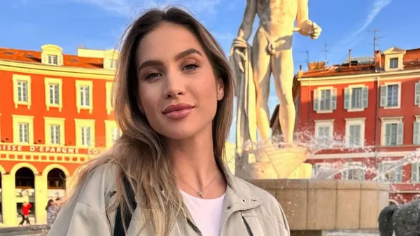 Ефектна Нікольченко оголила груди вночі – сміливий кадр став сенсацією серед туристів