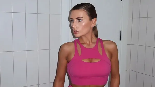 Улюблениця динамівця у відвертому корсеті продемонструвала сексуальний образ – фанати в захваті