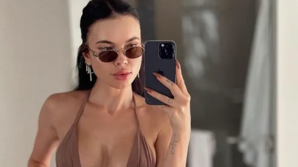 Колишня Кравця про свій день народження – прищ, плаття і привітання від брата з передової до сліз