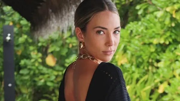 Гаряча екс-дружина капітана збірної Іспанії вразила точеною фігурою в купальнику: фото з відпочинку