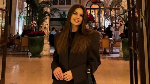 Любка Калітвінцева показала, як підіймає собі новорічний настрій – ялинка та перегляд фільму