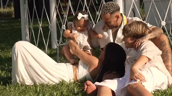 Неймар в четвертый раз станет отцом: разные матери, но одна большая семья