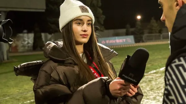 Ця красуня вразила всіх: ведуча Кривбасу показала стильний образ поза роботою – вау