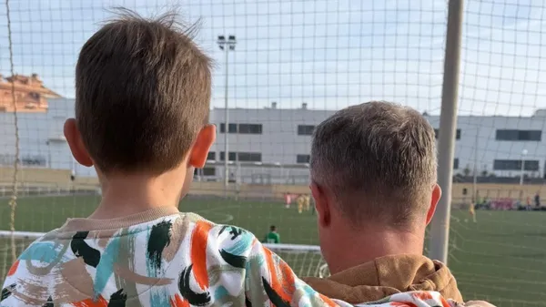 Син Реброва заслужив обійми батька: 6 голів та 4 перемоги на турнірі – підкорює футбольну столицю