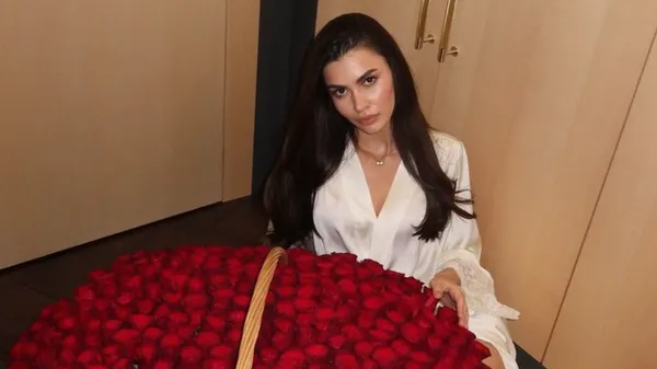 Избранница Супряги поразила сеть обольстительным образом – новое селфи появилось в ее блоге