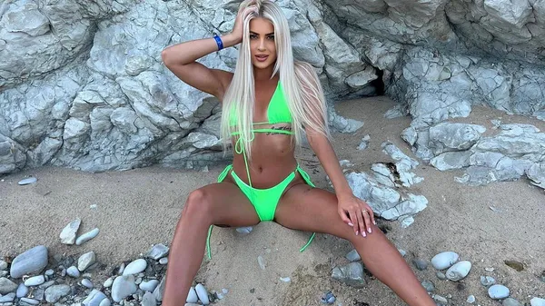 Возлюбленная Велетня откровенно призналась, за что ценит футболиста – правда жизни от сочной блондинки