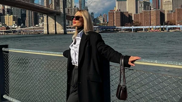 Шагая по Бруклину: стильные будни Бабенко в праздничном Нью-Йорке