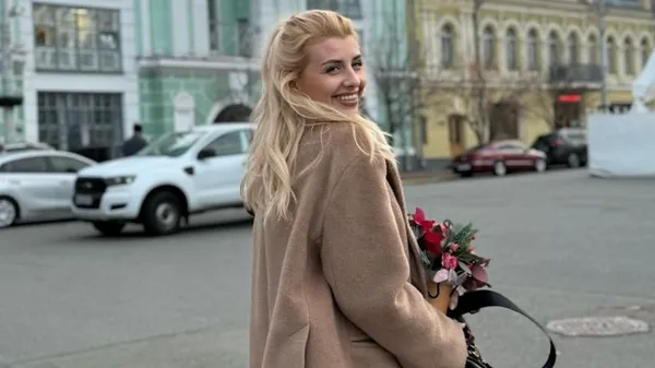 Дружина Петряка відзначила своє 30-річчя та зачарувала у сміливій сукні – чоловік приємно вражений