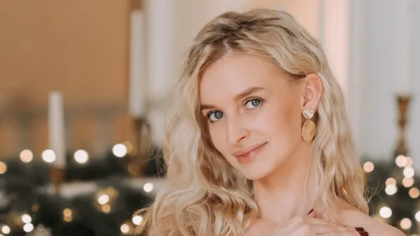 Кохана Бугая поділилася стильним фото з відпочинку в Карпатах – дорого та затишно