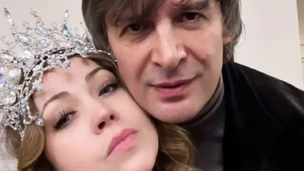 Шовковський з красунею у вогняній сукні має насичений Новий рік – особливий символ і традиція