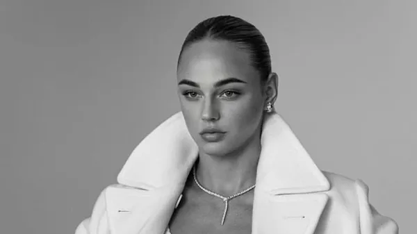 Білодід спокусливо попозувала в міні – вона шанувальниця українських брендів