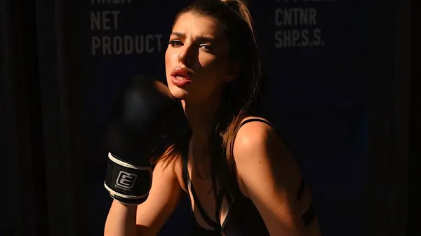 Наречена Очеретька в ременях, відвертій білизні та боксерських рукавичках – гаряча зйомка року