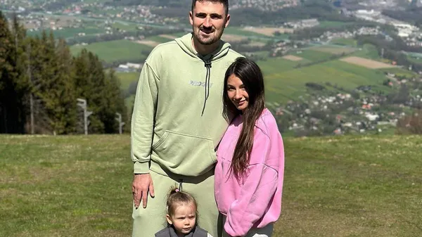 "Дякую, що живі": Калюжний залишився без авто, грошей і документів – кохана Івана показала втечу