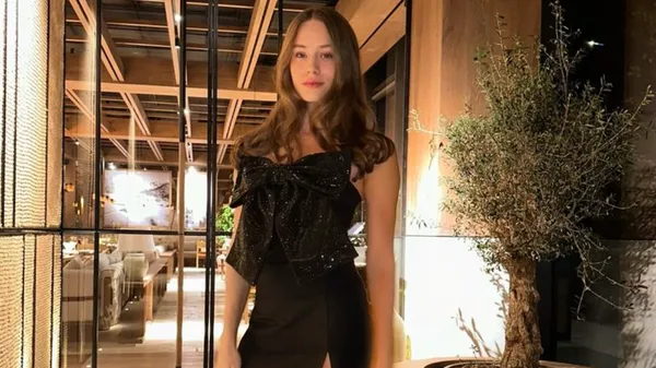 "Тяжелый люкс": возлюбленная Яцика поразила соблазнительным фото с отдыха – подчеркнула пышный бюст