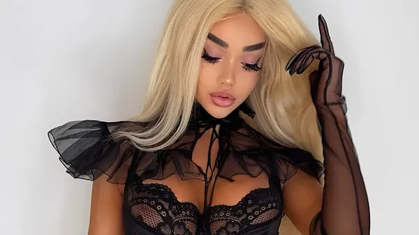 "Мои друзья – это шубы и бриллианты": огромная грудь в роскошном мехе экс-девушки звезды Динамо