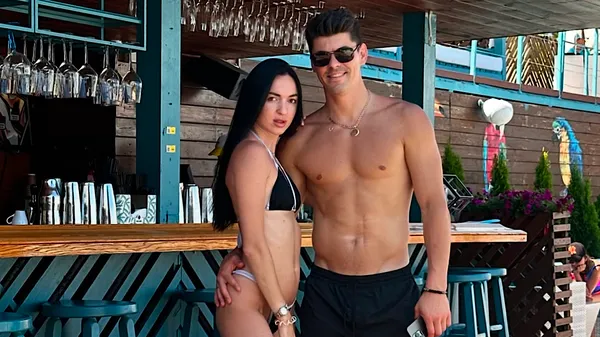 Обнаженный голкипер попал на камеру: Клищук сняла вратаря, который вплотную демонстрирует форму