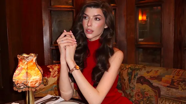 Ефектна та неперевершена: зіркова муза, що веде Очеретька до вершин