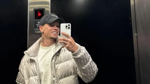 Мудрик зробив фото з прекрасною коханою Усика, а фанати Челсі вибухнули: "Очікуємо позитивний тест"