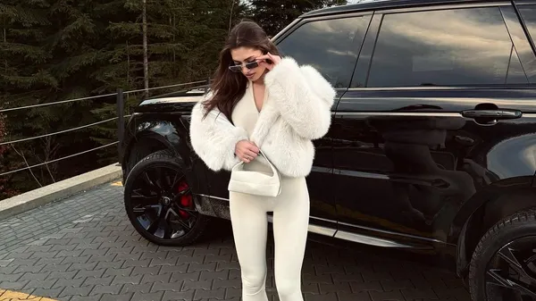 Зірки Руху шикують в компанії красунь – заїзд на мерсі прямо в хату та азартні ігри з алкоголем