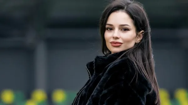 Ведуча Металіста 1925 зворушливо привітала коханого – гравець Зорі не приховує радості