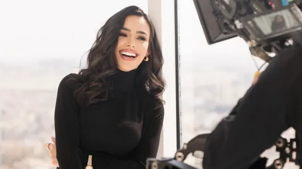 Жена Неймара в платье, идеально подчеркивающем ее беременность – очаровала всех