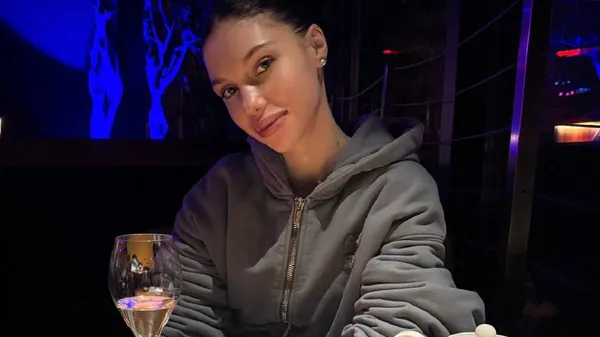 Донька Суркіса у першій мандрівці зі своїм немовлям – дід у справі, а захисник Динамо її заціловує