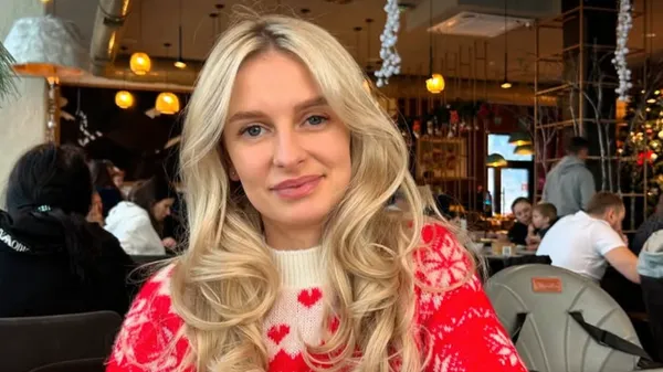 Дружина нападника Металіста насолоджуються красою Буковелі – сяє у гарному вбранні