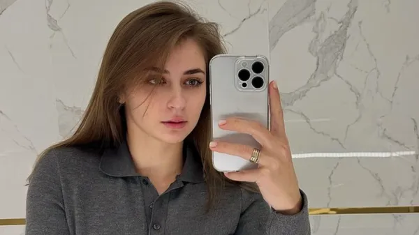 Любка Різника зачарувала підписників спокусливою сукнею та оголила частину тіла – дуже відверто