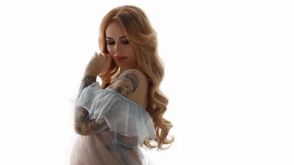 Обраниця Берінчика постала на пляжі майже оголеною – зловила на собі всі погляди