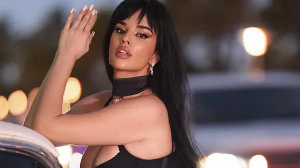 Найсексуальніша фанатка футболу закрутила голову спекотними танцями у леопардовому наряді – сміливо