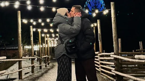 Культурне дозвілля: закохані Микитишини на виставі "Конотопська відьма" – ледве вихопила квитки