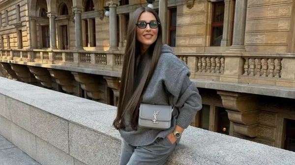 Кохана Качараби знову в центрі уваги – стильна поява біля розкішного авто