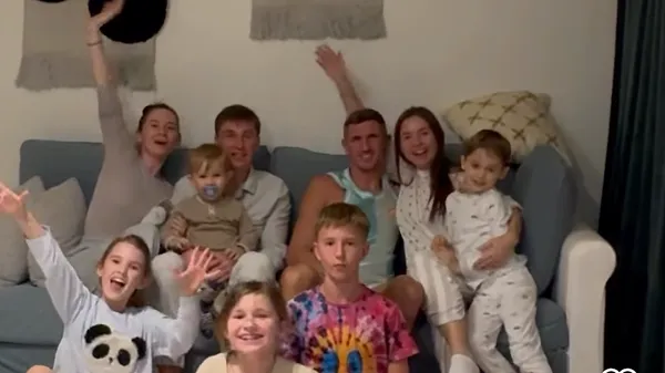 "7 днів під одним дахом": надзворушлива зустріч Кривцових та Сидорчуків у Бельгії – 18 рокі дружби