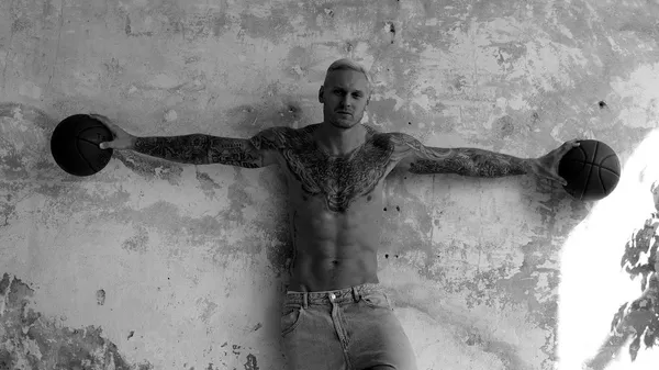 Известный баскетболист совершил суицид в центре Москвы: разошелся с экс-супругой легенды Динамо Киев